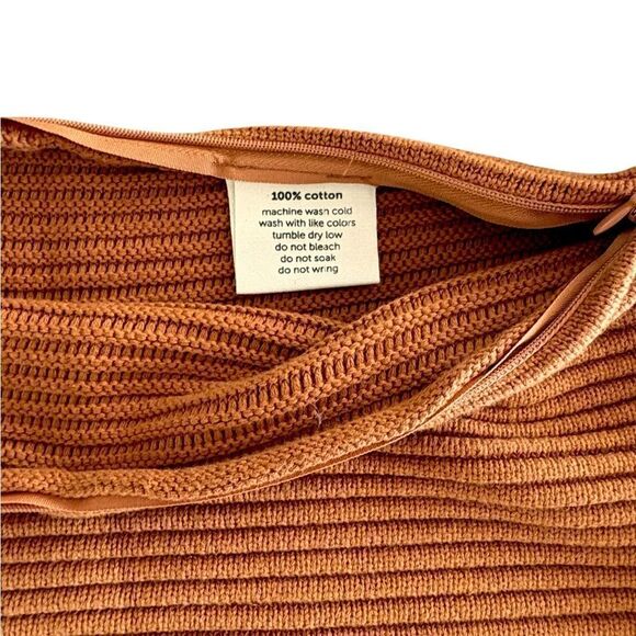 LUMI - Fall Cozy Pillow Cover - Rust Colored Ribbed Texture - Picture 4 of 7